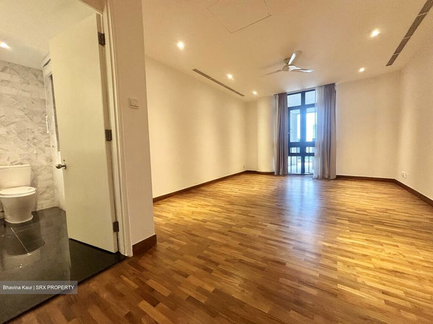 The Colonnade (D10), Condominium #584532501